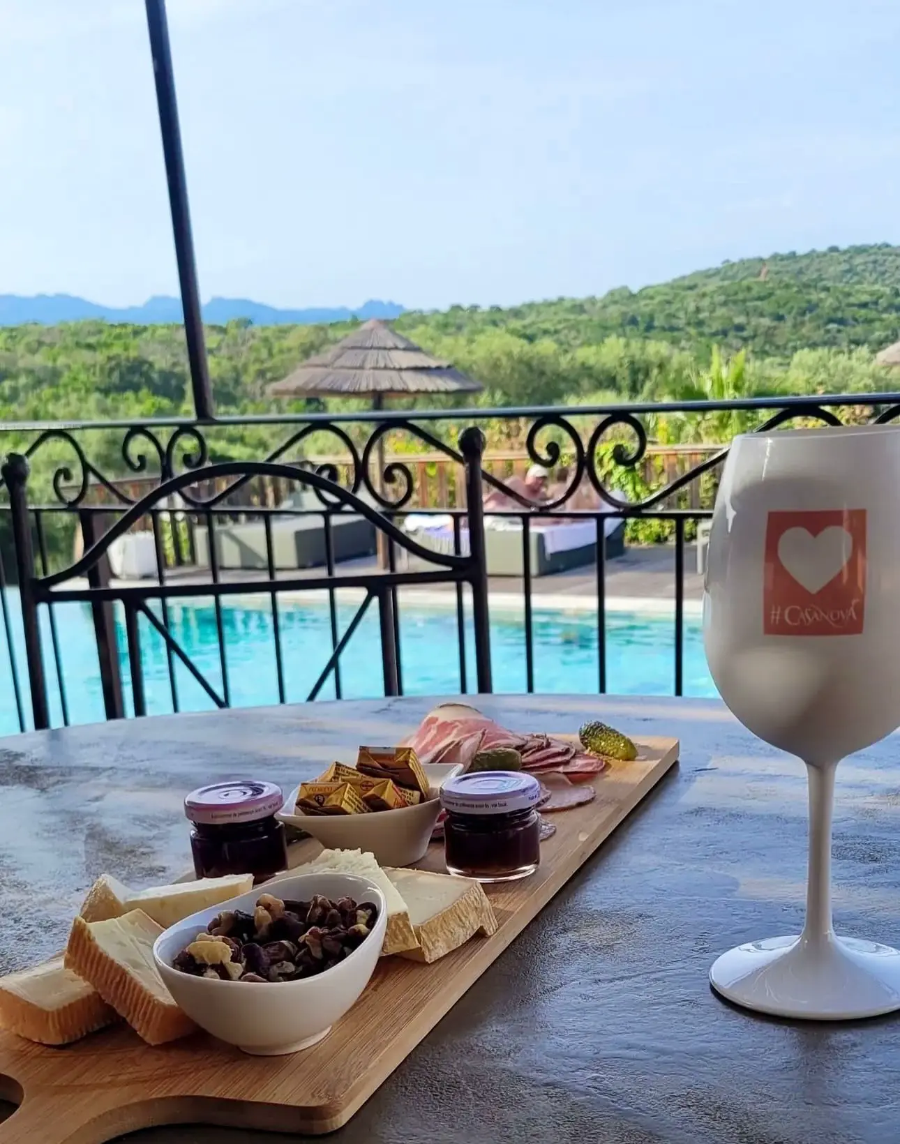 Apéritif au bar de la résidence
